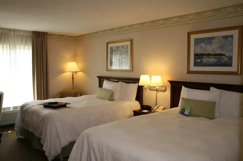 Hampton & Hotel Middletown