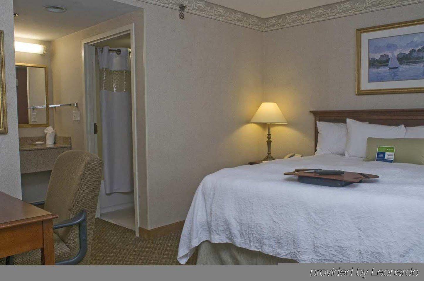 Hampton & Hotel