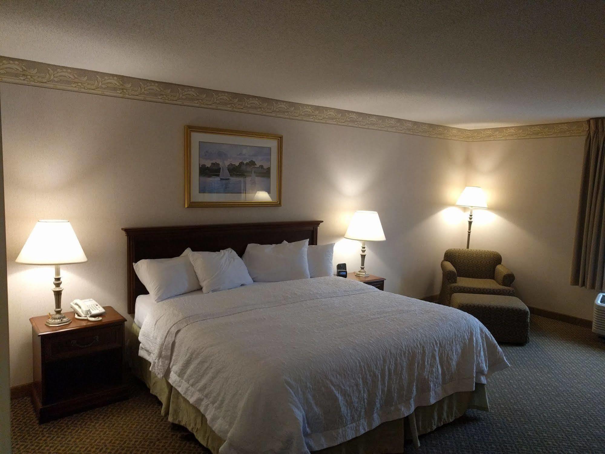 Hampton & Hotel