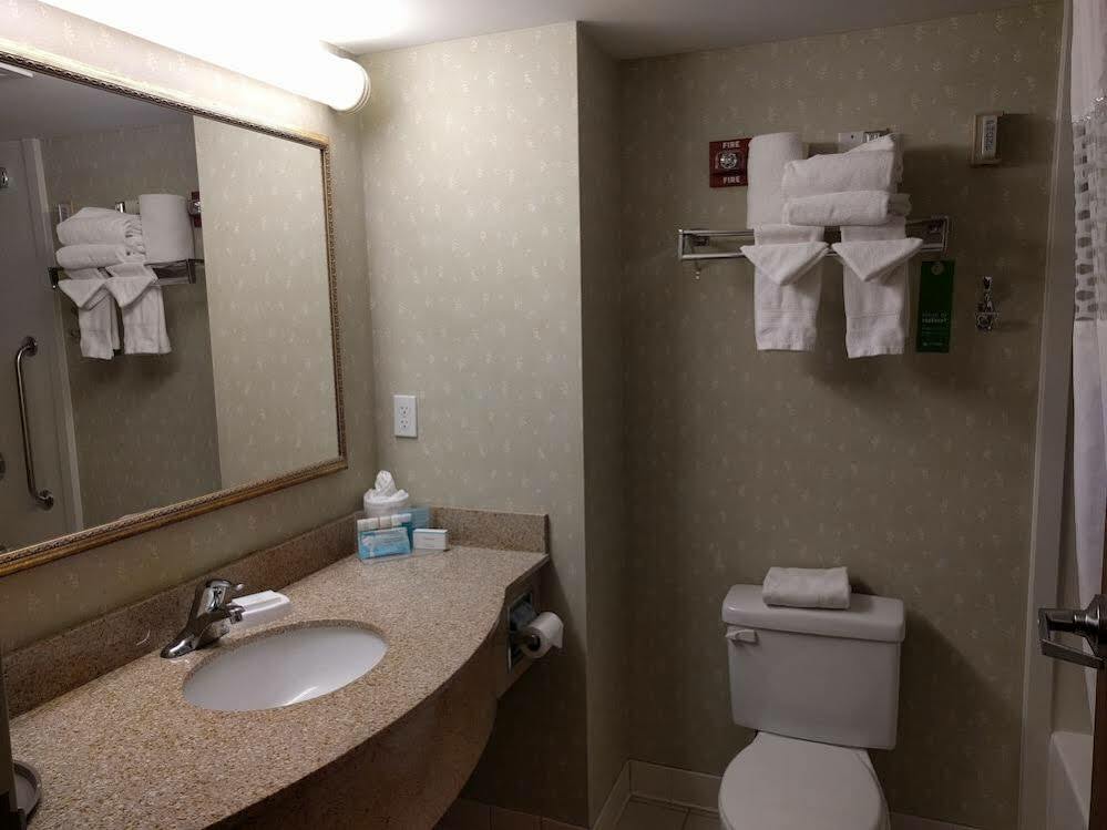 Hampton & Hotel