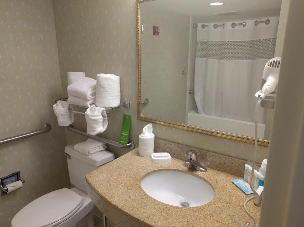 Hampton & Hotel 3*